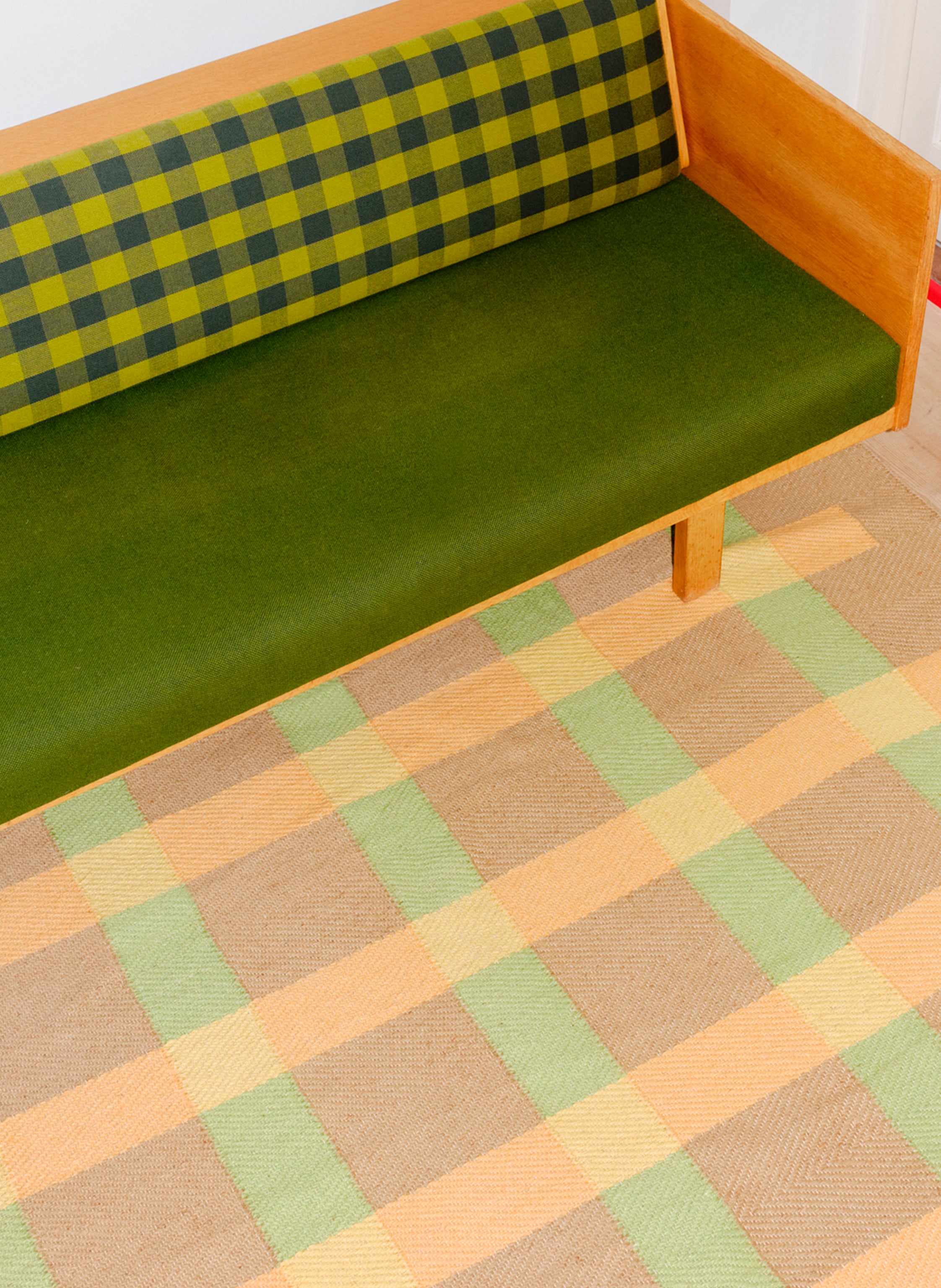 Jute Rug w. Peach and Peas