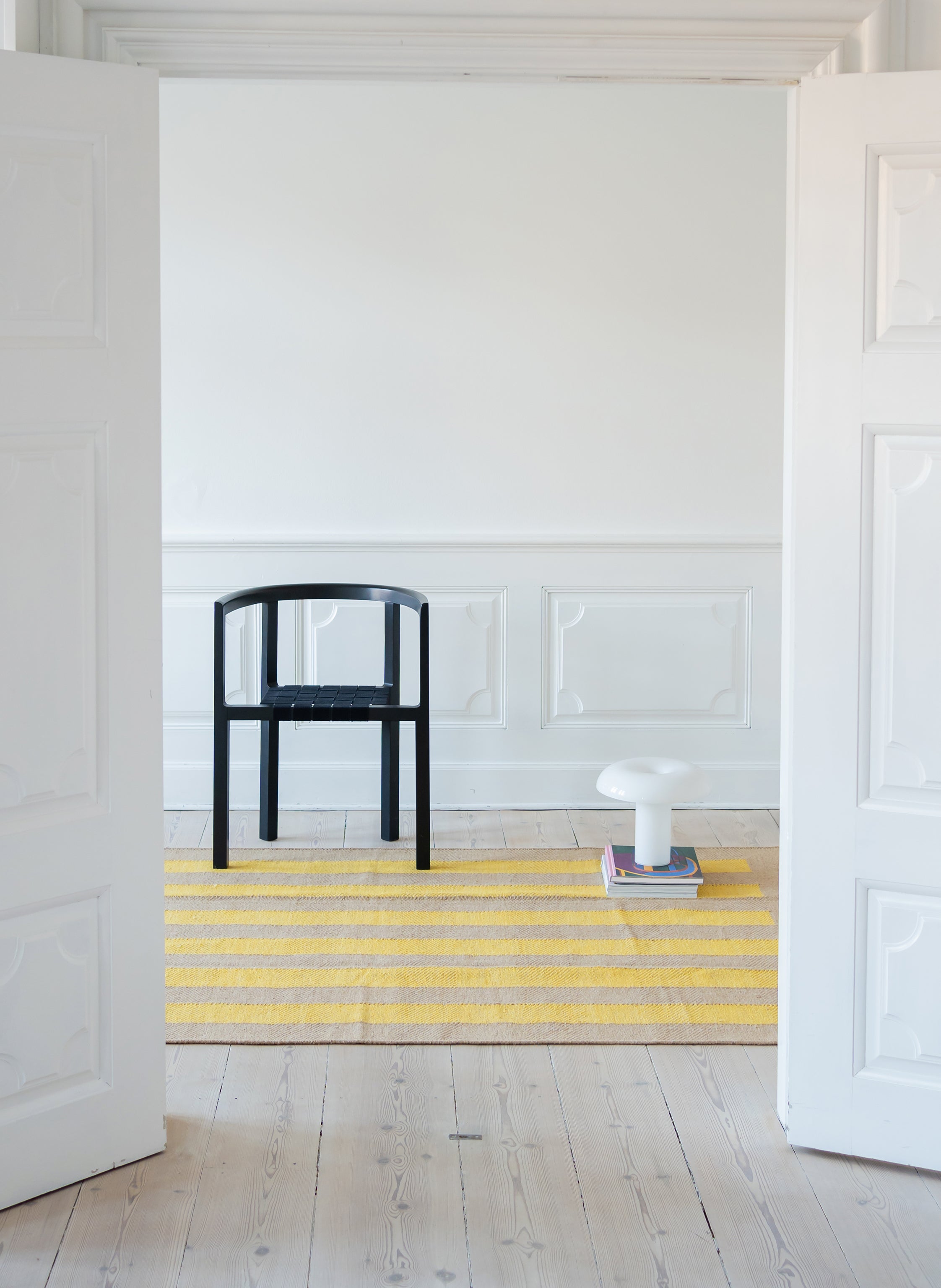 Jute Rug w. yellow stripes